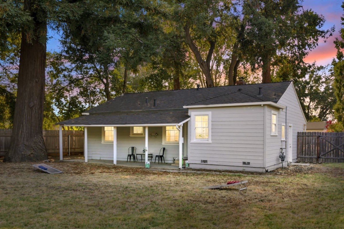 Relax in our huge fully fenced yard!